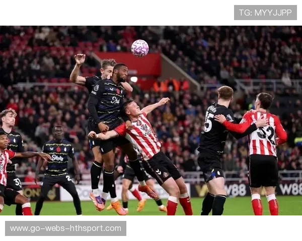 英超“禁手门”：为了阻止升班马冲击前二，裁判在埃弗顿禁区里张开手球判决背后的真相