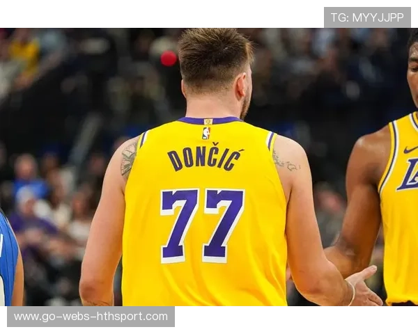 东契奇连续突破上篮,独行侠在第四节完成翻盘 东契奇连续突破上篮,独行侠在第四节完成翻盘