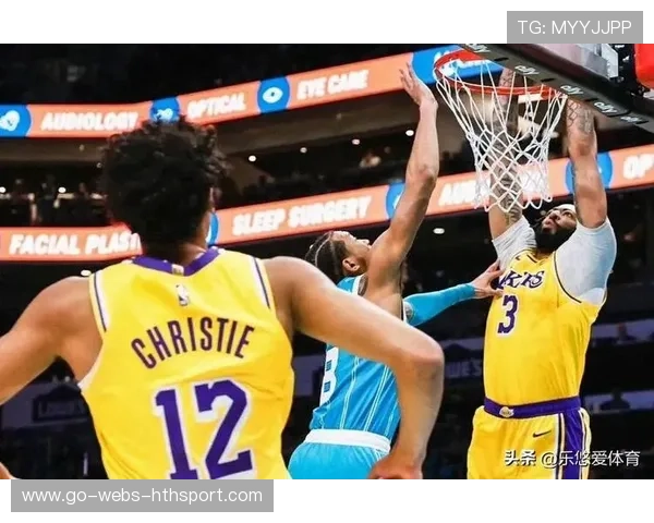 戴维斯二次起跳补扣，湖人禁区再次抬头