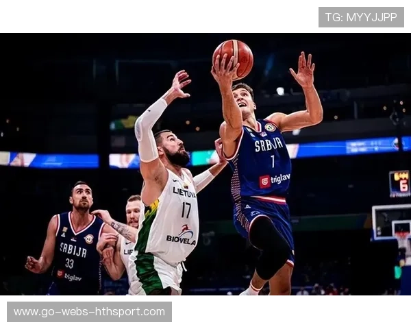 瓦兰丘纳斯背身强吃动作迅猛