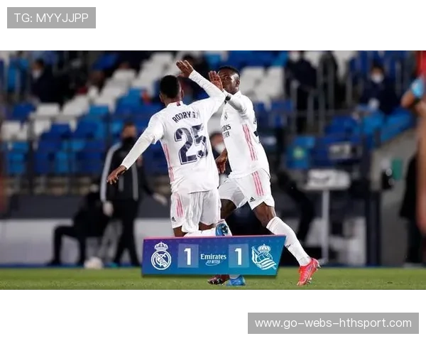 皇马攻势全面展开，维尼修斯连续带球撕裂边线空间——边线之舞中的战术美学与观赛新体验