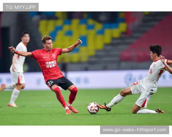 费利佩禁区接应转身抽射，成都蓉城梅开二