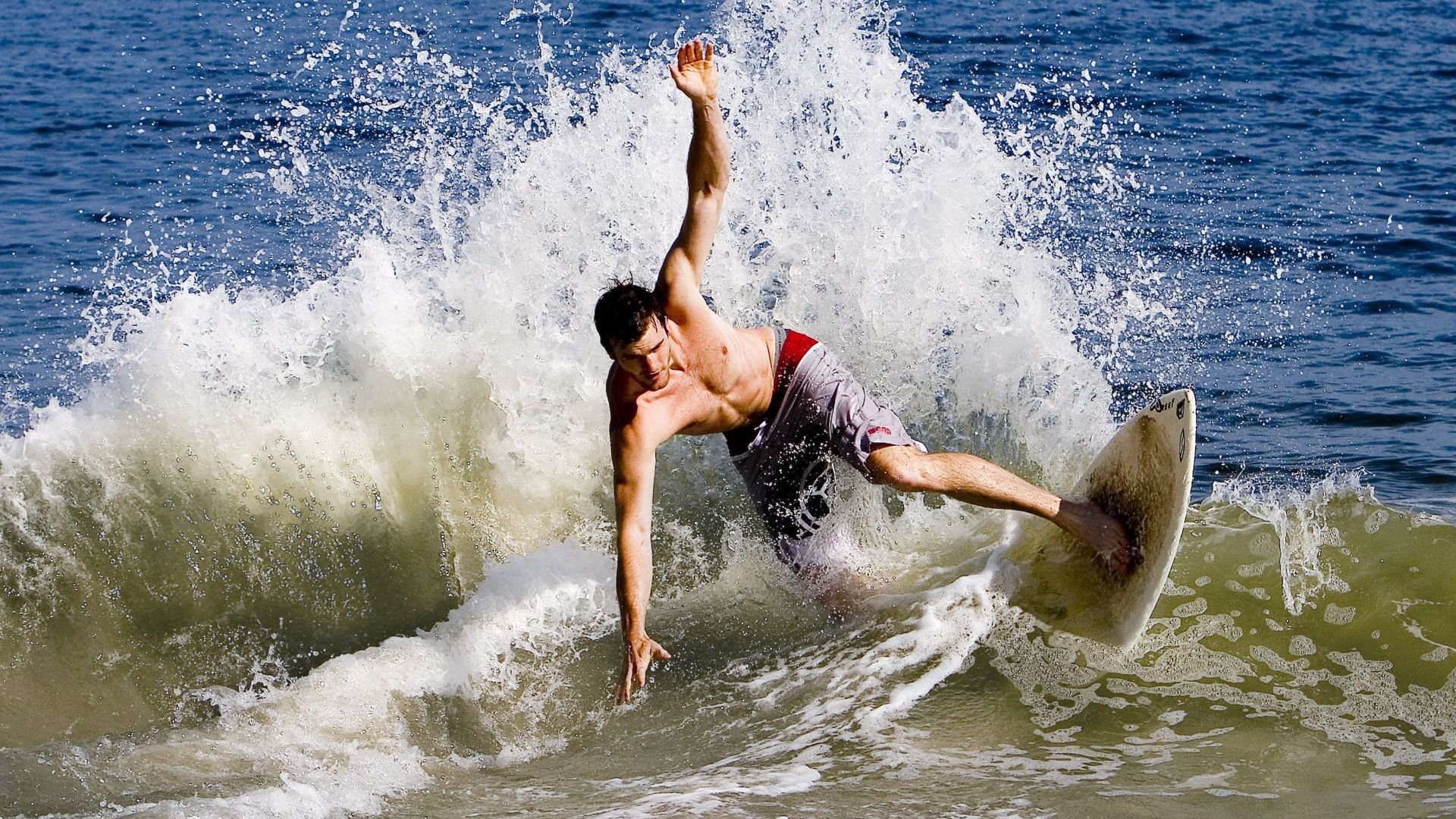 欧冠颁奖典礼举行:最佳年轻球员奖花落英超新星